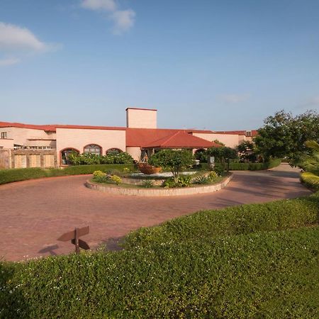 Regenta Resort Bhuj By Royal Orchid Hotels Limited מראה חיצוני תמונה