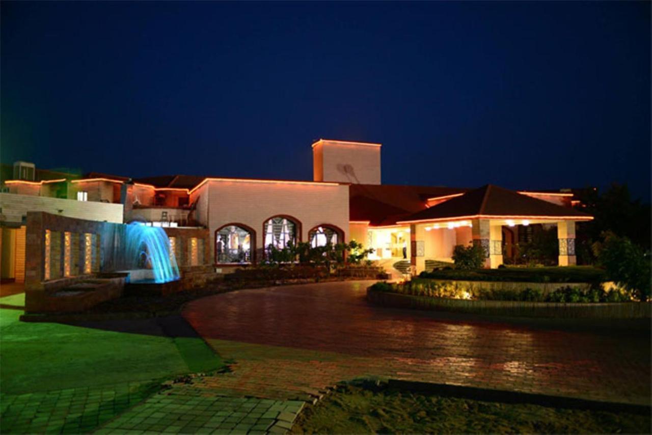 Regenta Resort Bhuj By Royal Orchid Hotels Limited מראה חיצוני תמונה