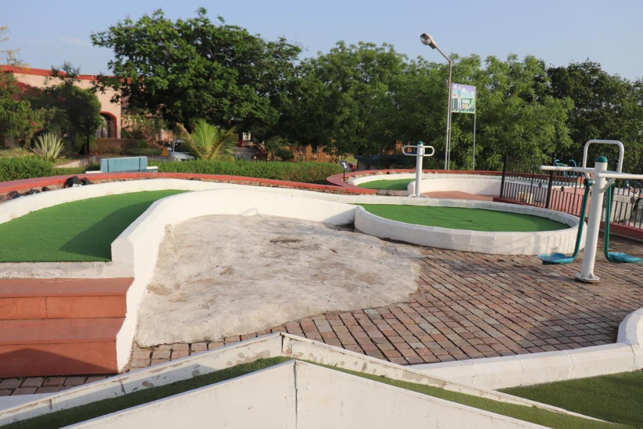 Regenta Resort Bhuj By Royal Orchid Hotels Limited מראה חיצוני תמונה