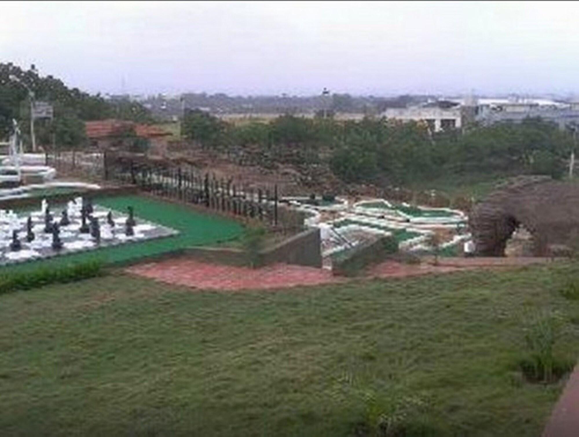 Regenta Resort Bhuj By Royal Orchid Hotels Limited מראה חיצוני תמונה