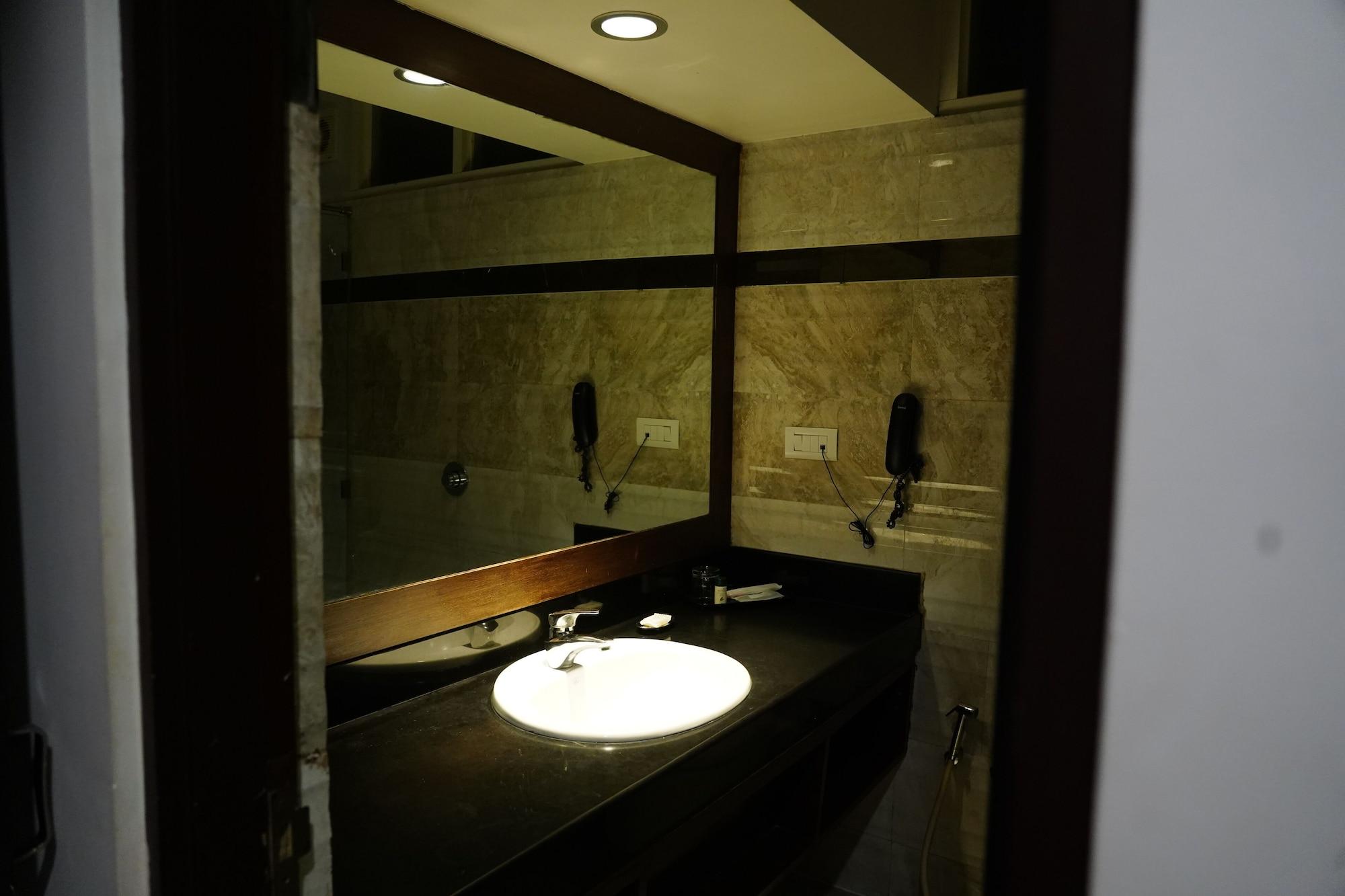Regenta Resort Bhuj By Royal Orchid Hotels Limited מראה חיצוני תמונה