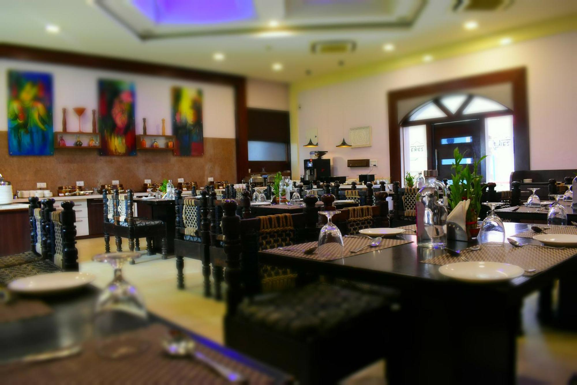 Regenta Resort Bhuj By Royal Orchid Hotels Limited מראה חיצוני תמונה