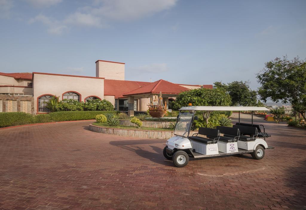Regenta Resort Bhuj By Royal Orchid Hotels Limited מראה חיצוני תמונה