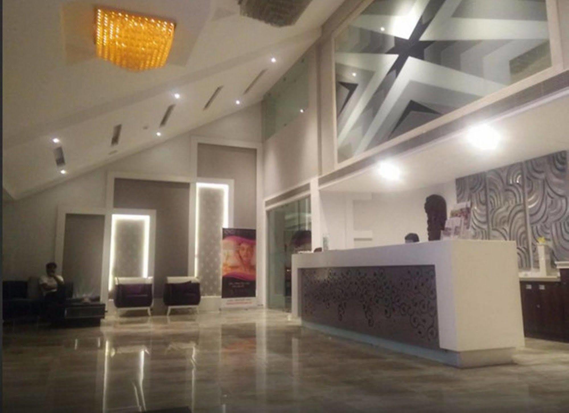 Regenta Resort Bhuj By Royal Orchid Hotels Limited מראה חיצוני תמונה