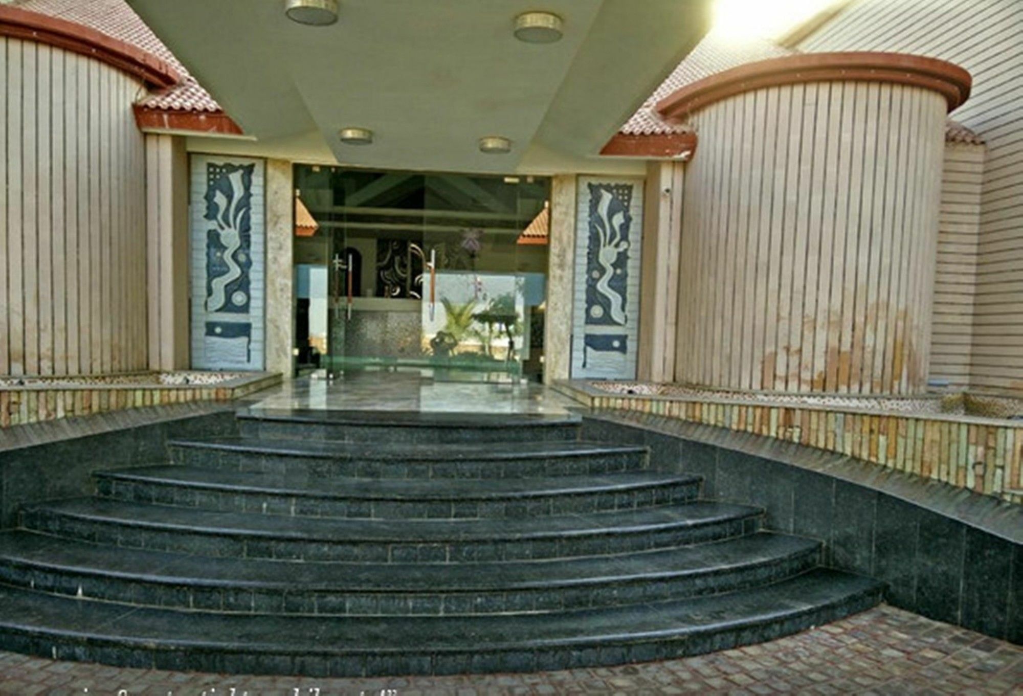 Regenta Resort Bhuj By Royal Orchid Hotels Limited מראה חיצוני תמונה